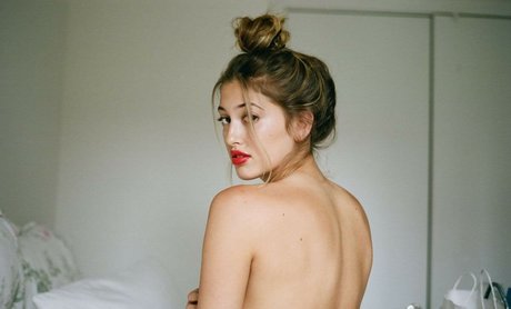 おばあちゃんの巨乳OnlyFans 美しい 画像