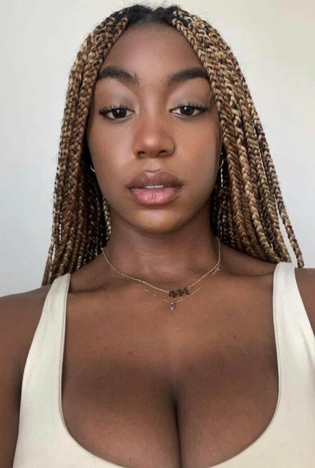 Majormommyissues 可愛い女優 画像