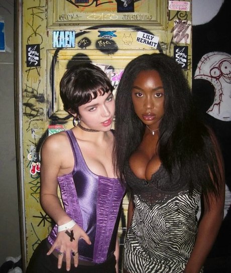 Majormommyissues セクシーなポルノスター 画像