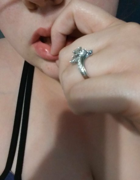 黒檀のシャワー OnlyFans 無料ヌード 画像