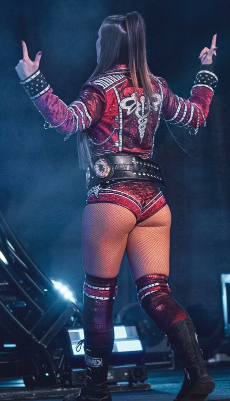 Dr Britt Baker 裸のモデル 写真