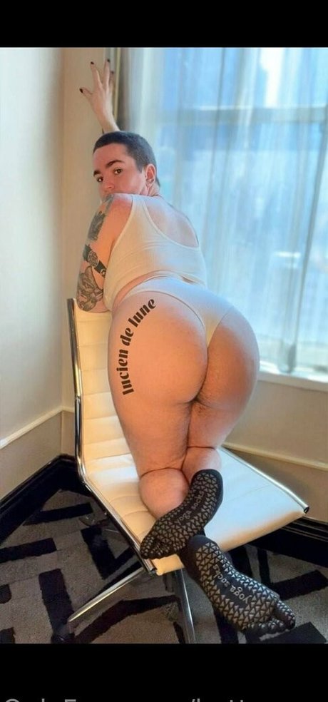 リップスオンリーファンズ ホットヌード 写真