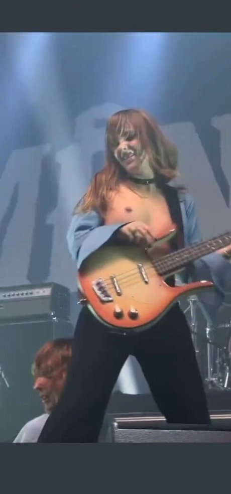 Victoria De Angelis エロティックなモデル 写真