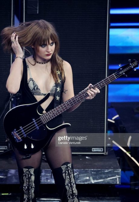 Victoria De Angelis トップモデル 画像