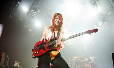 Victoria De Angelis 最高のスター ギャラリー