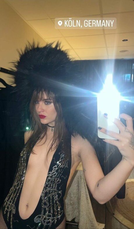 Victoria De Angelis ポルノスター ヌード 写真