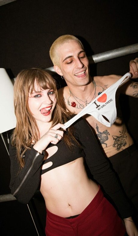 Victoria De Angelis ポルノスター 高品質 写真