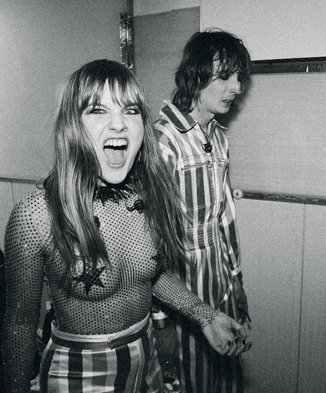 痩せたブロンドのOnlyFans セクシーヌード 写真