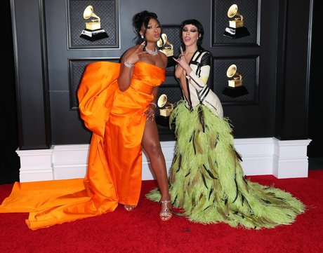 スリムな熟女OnlyFans セクシー 画像