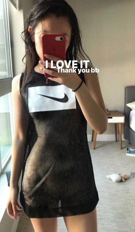 Olivia Sui 裸のスター 写真