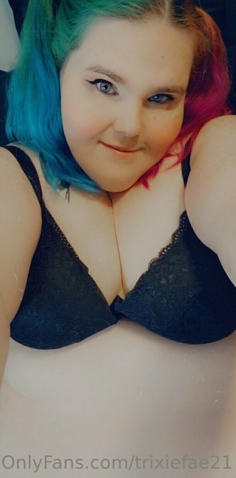 trixiefae21 ホットスター 写真