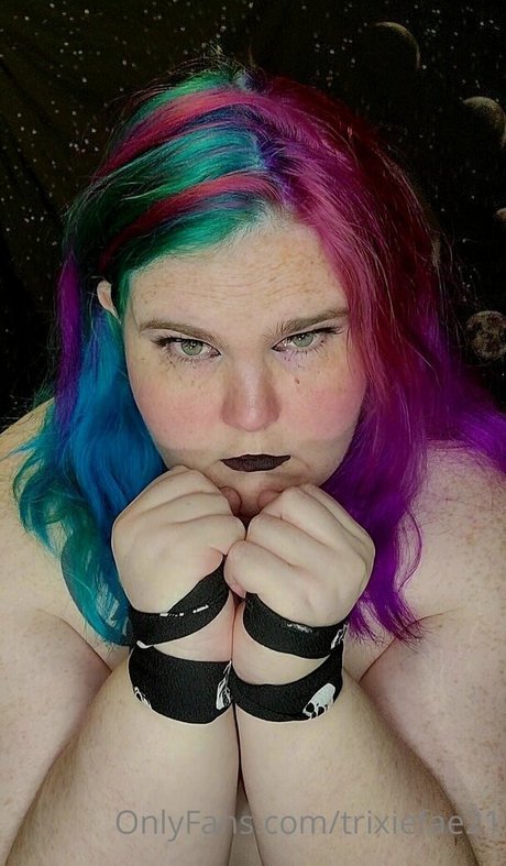 trixiefae21 top profile image