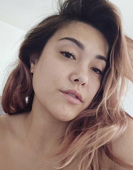 AvaGG ホットモデル 写真