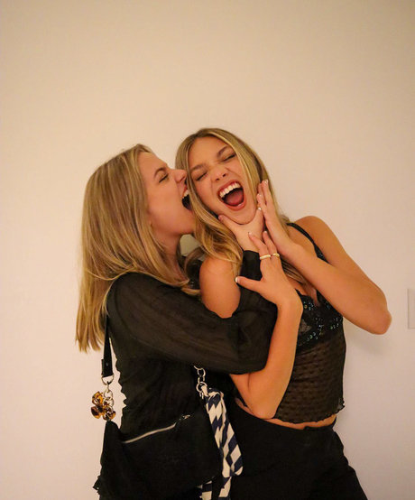 レズビアン ストラップオン OnlyFans アート裸 写真