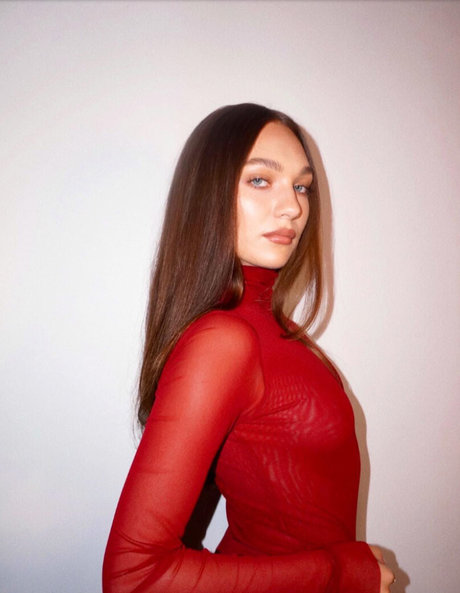 Maddie Ziegler アダルトモデル ギャラリー