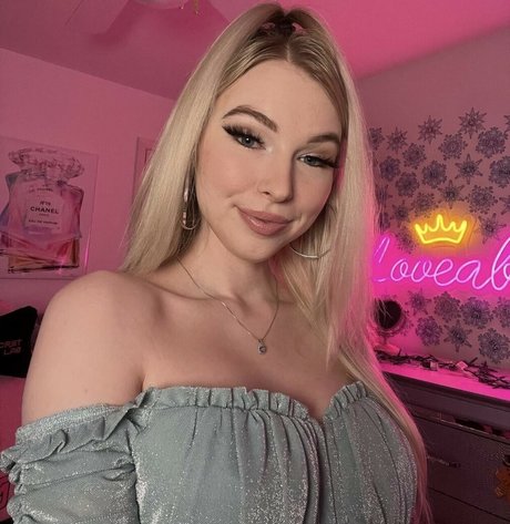 曲線美の赤毛OnlyFans セクシー裸 写真