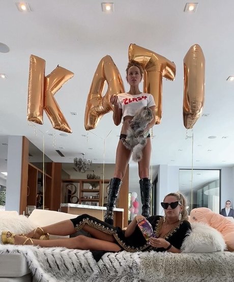 潮吹きマンコOnlyFans ホットヌード 写真