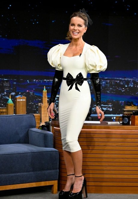 毛深い妊婦OnlyFans ホットセックス 画像