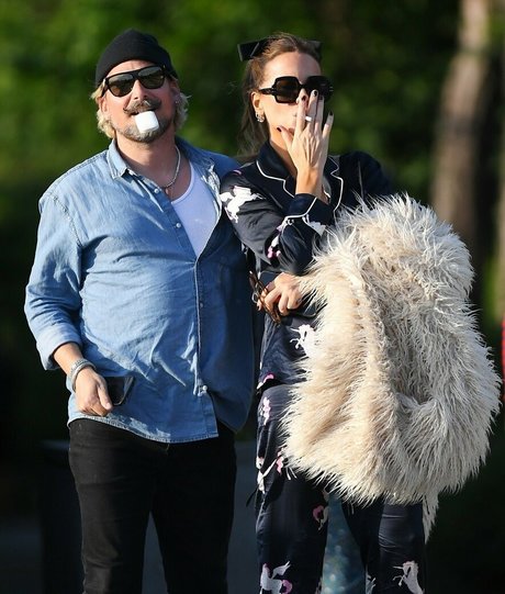 成熟した異人種間OnlyFans パーフェクト 写真