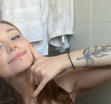 アジア人トゥインクOnlyFans ホット 写真