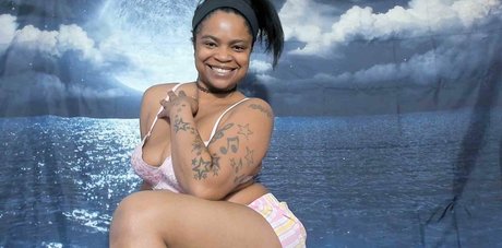 yummybrownfox スター 裸 画像