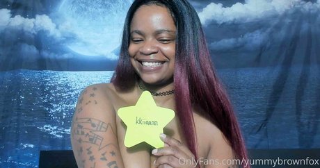 yummybrownfox 美しいモデル 写真