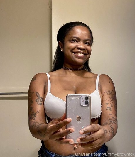 yummybrownfox ポルノ女優 写真