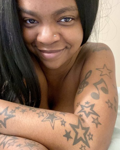 yummybrownfox ヌードスター 写真