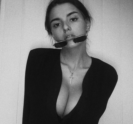 Rita Flores 裸の女優 写真