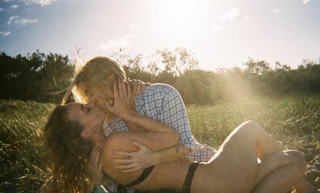 tianadixon__ xxxスター 写真