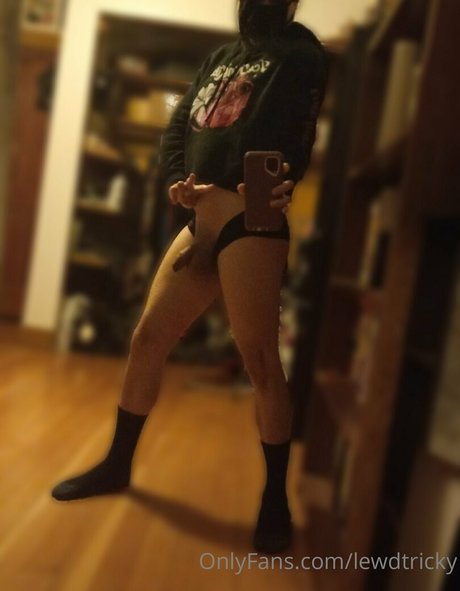 lewdtricky 無料のポルノスター 写真