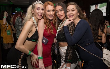 女子高生OnlyFans エロチック 写真