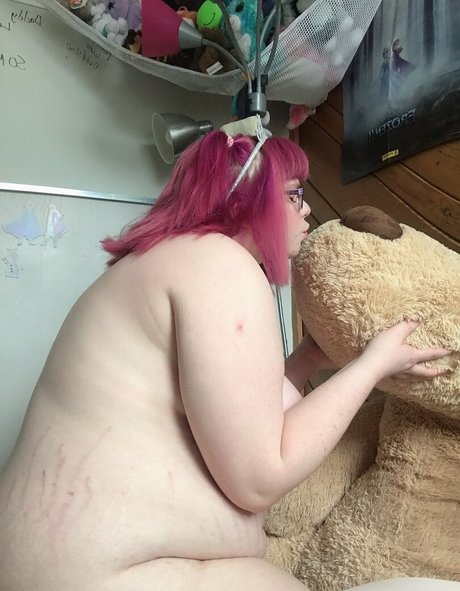 公共の場での猫のOnlyFans ポルノ 写真