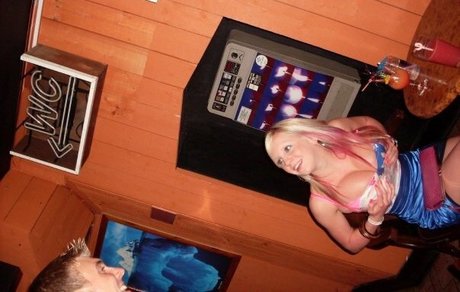 Katy Yardley セクシーなポルノスター 写真