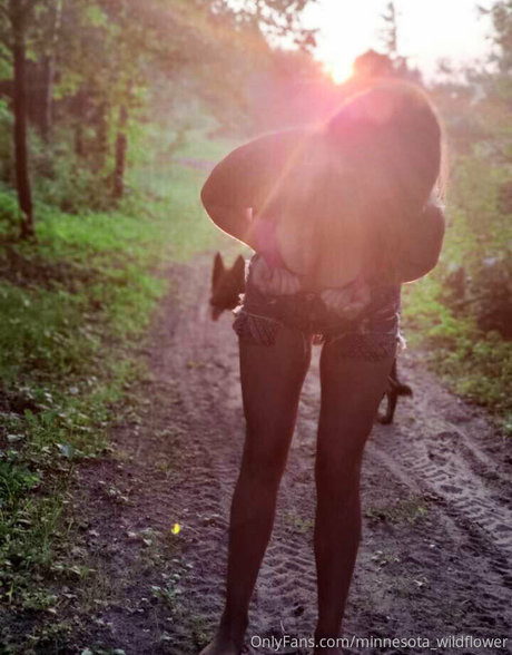 minnesota wildflower ポルノ女優 写真