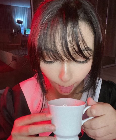 Nathye 裸のポルノスター ギャラリー