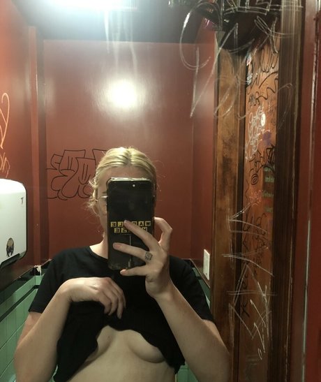 luxxxsky アダルトスター 写真