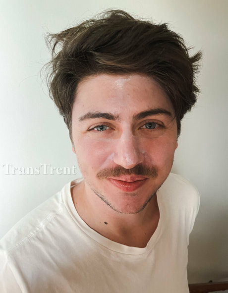 公共の場での猫のOnlyFans 美しい 画像