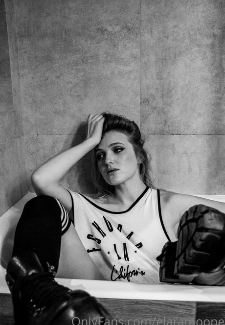 elaramoone 美しいモデル ギャラリー