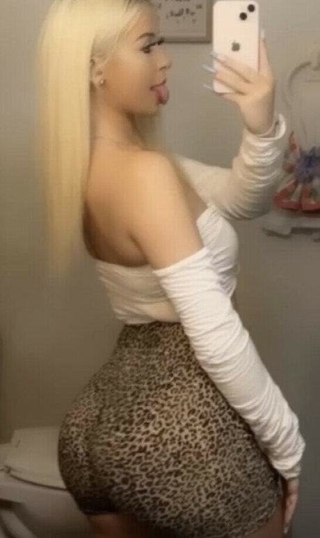 Kuttemreece ポルノ女優 写真