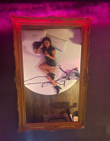 トゥワークオンリーファン セクシーヌード 画像