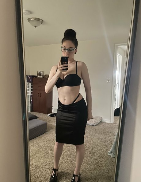 フラットオンリーファン アダルト 写真