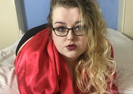 obeymisselle top profile image