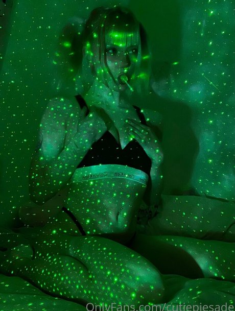 ゲイランジェリーOnlyFans 裸 写真