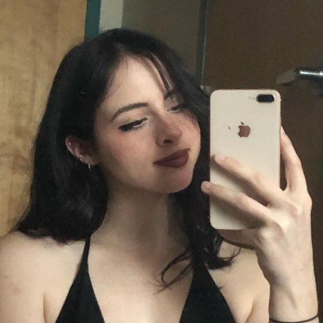 Liv Littlelivbug 裸モデル 写真