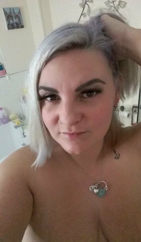 OnlyFansについて話す セクシー裸 写真