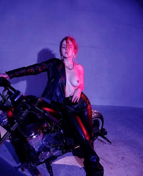 Katru ru 完璧なスター ギャラリー