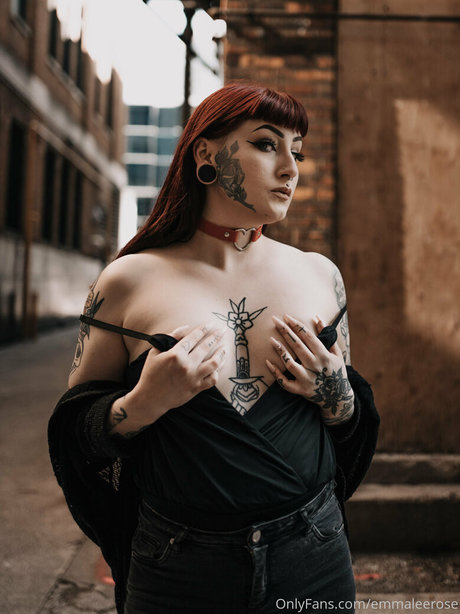 sinisterlilith xxxスター 写真