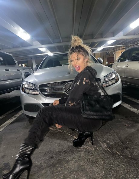 そばかすOnlyFans 美しいヌード 画像