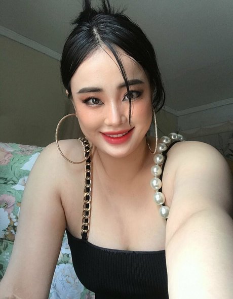 ティーンフィンガリングOnlyFans トップ 写真